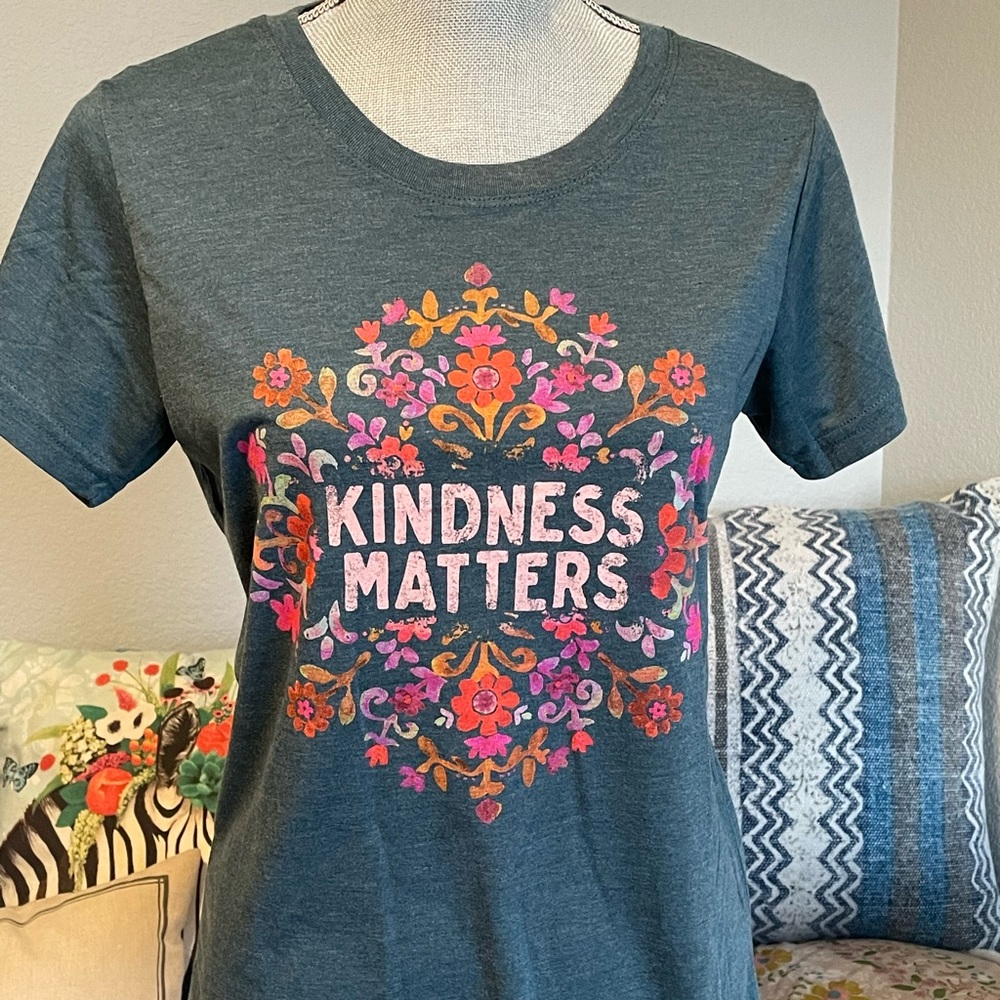 Natural Life Kindness Matters Tee Medium